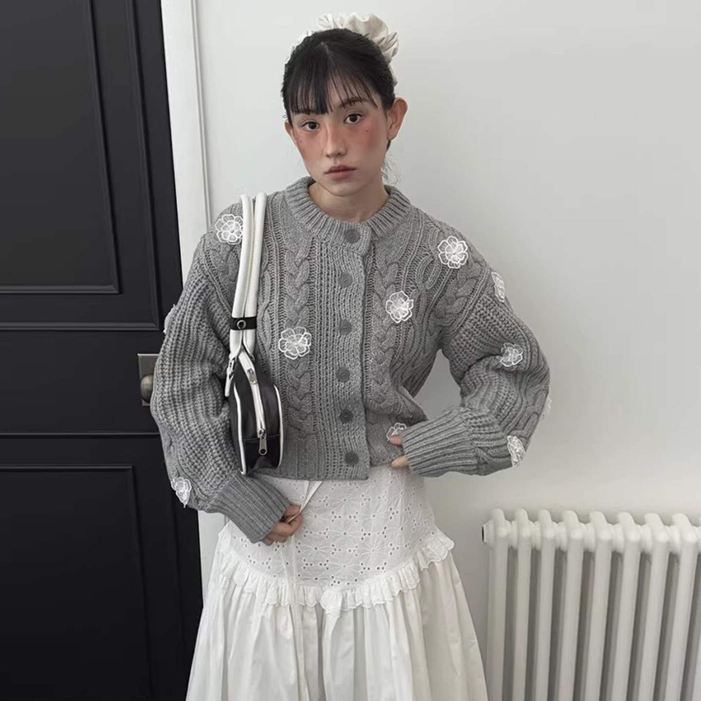 设计感立体花朵点缀针织衫毛衣外套女2025冬季新款重工麻花纹上衣,女装/女士精品,毛衣,淘宝优惠券,粉丝福利购,淘宝优惠卷