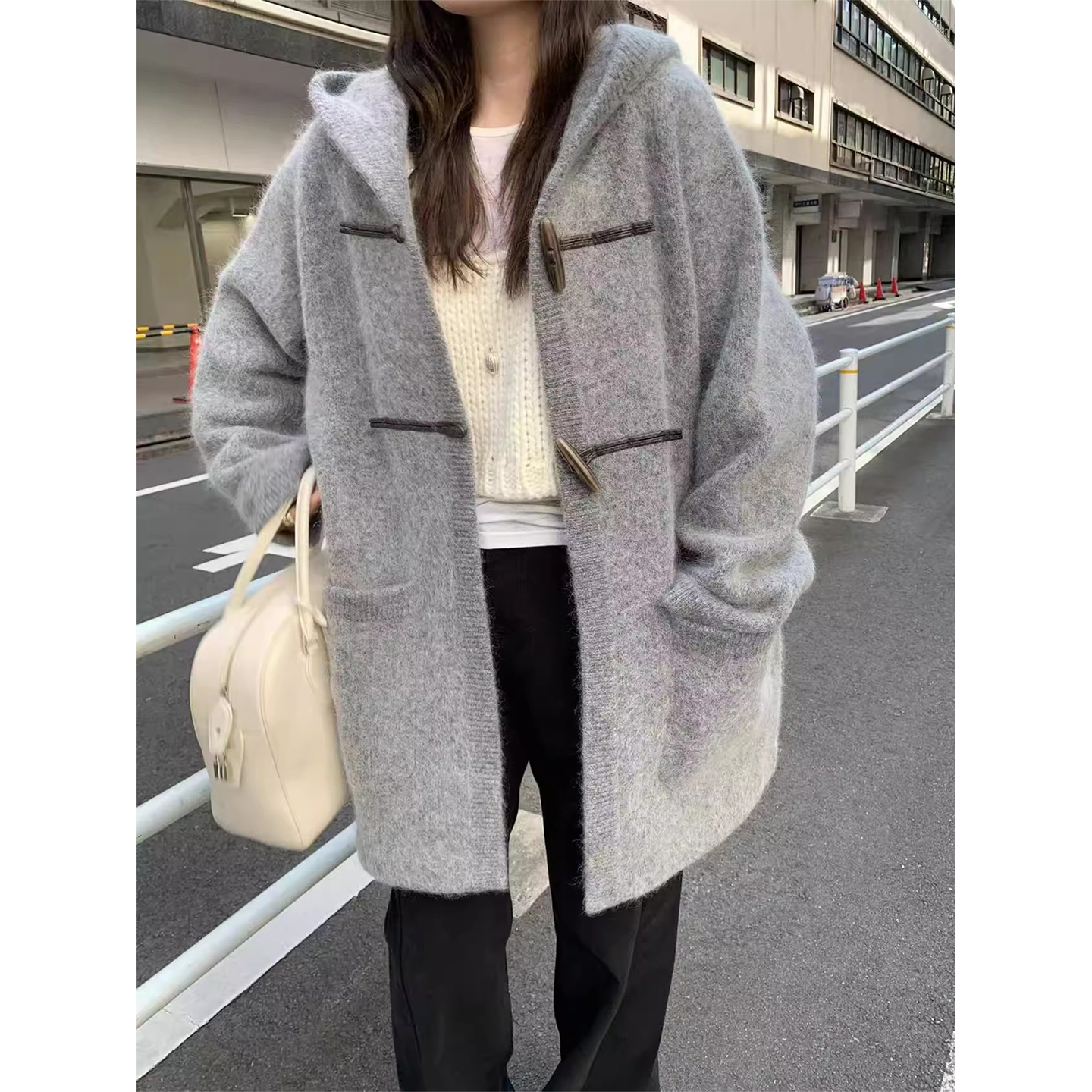 牛角扣连帽保暖毛衣外套女2025秋冬新款宽松中长款开衫针织大衣