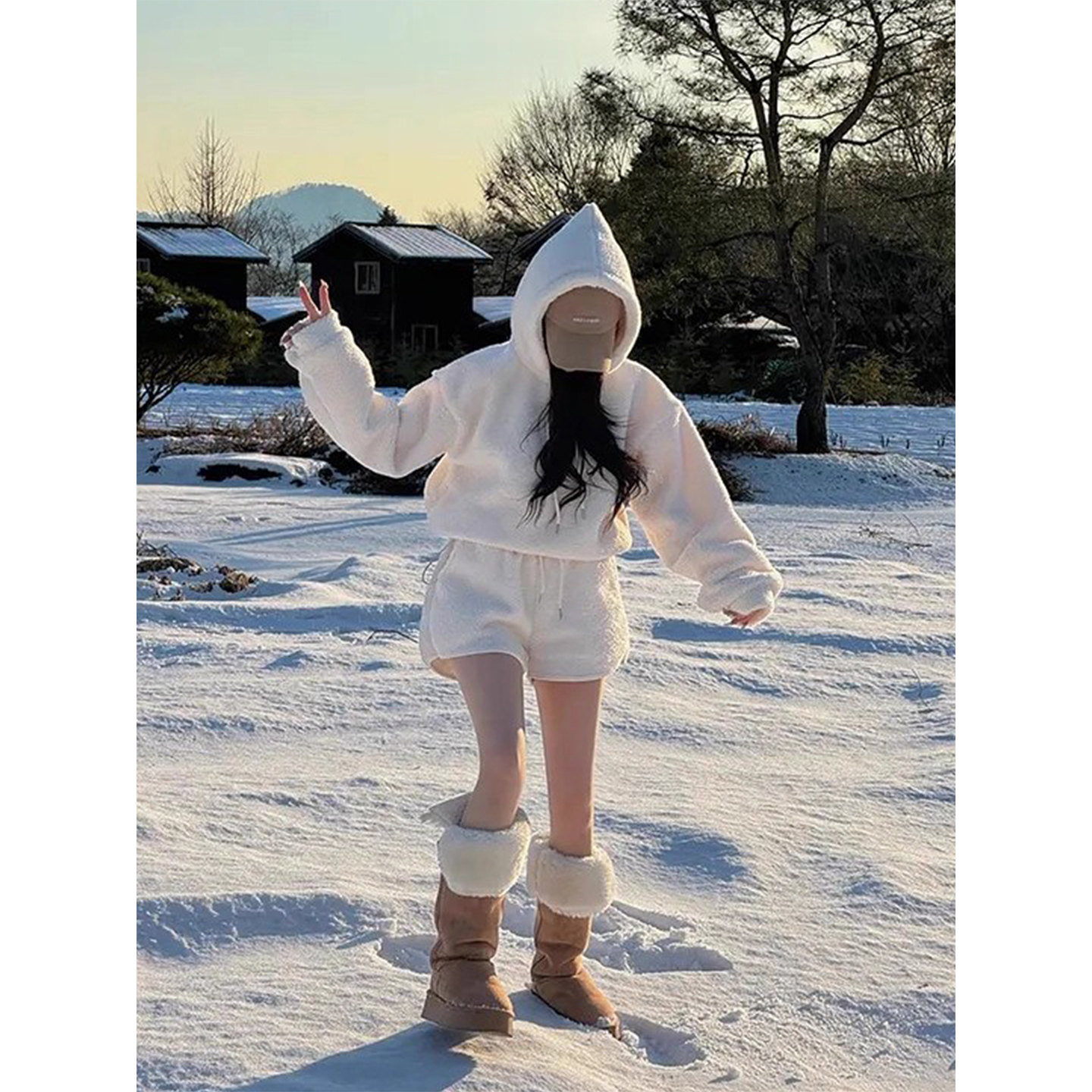 连帽羊羔毛卫衣高腰短裤套装