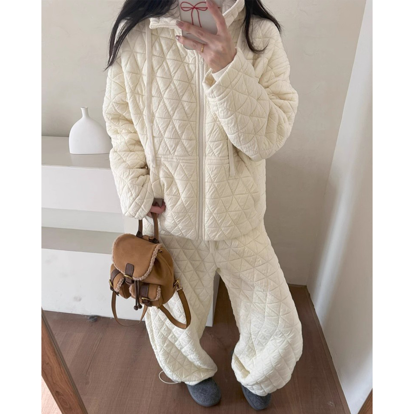 连帽菱格外套+高腰束脚裤长裤