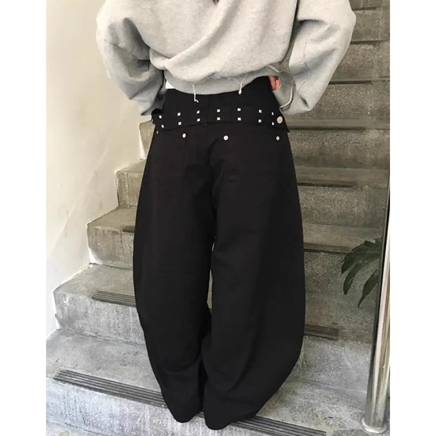 小众个性后背腰带铆钉装饰牛仔裤