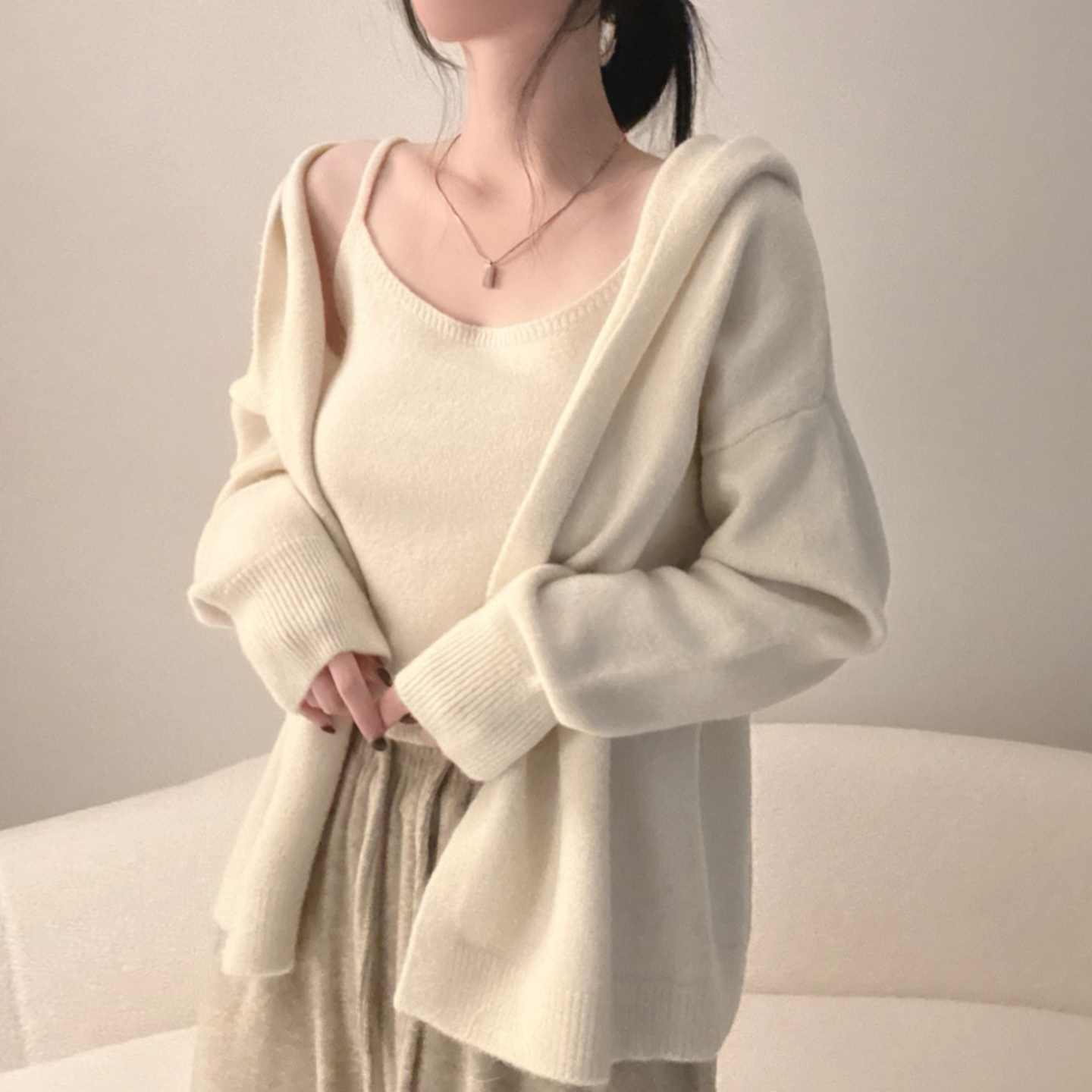 针织吊带背心+连帽毛衣开衫外套