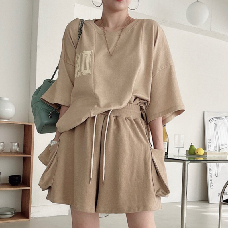 한국 시크 여름 프렌치 틈새 라운드 넥 레터 프린트 티셔츠 + 여성용 하이 웨이스트 다목적 더블 포켓 와이드 레그 반바지