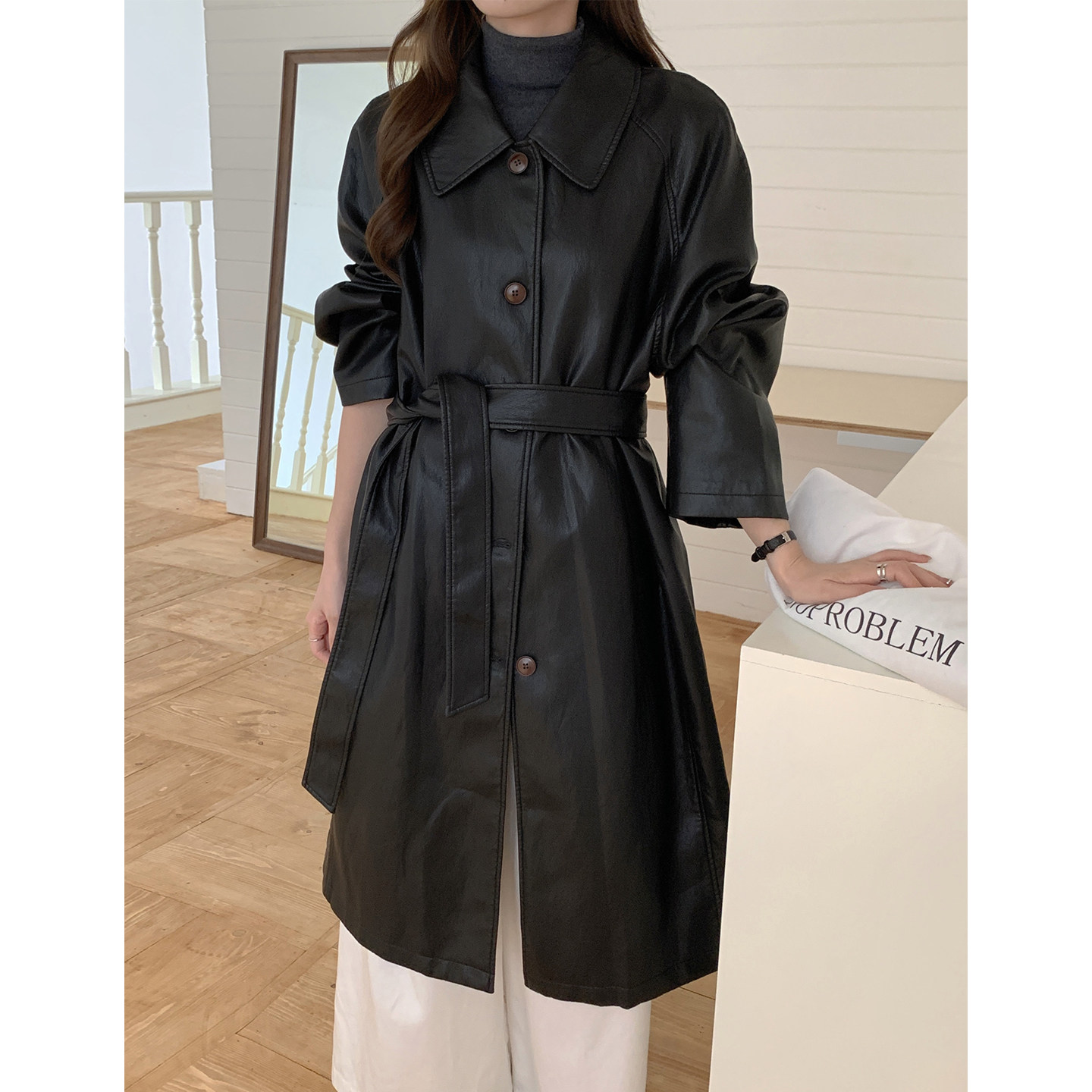 高级感翻领单排扣黑色PU皮衣外套女秋冬季复古气质中长款风衣大衣