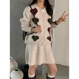 良良家针织套装爱心提花毛衣开衫女秋季新款高腰显瘦半身裙两件套