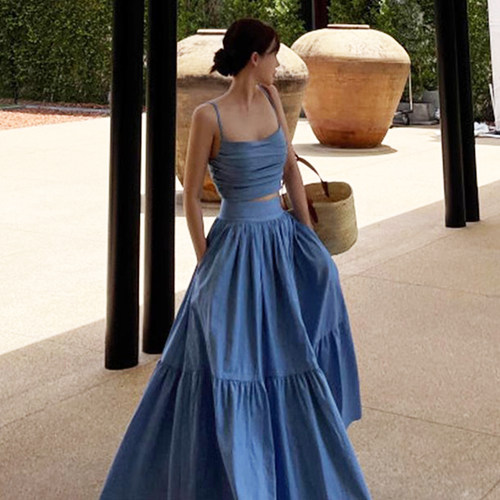 chicV领吊带背心+高腰摆型半身裙