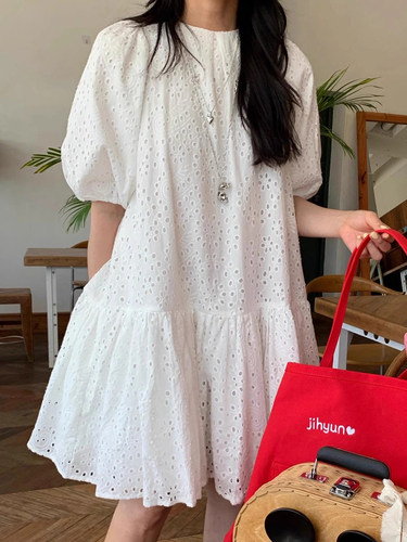 蕾丝刺绣钩花宽松泡泡袖连衣裙