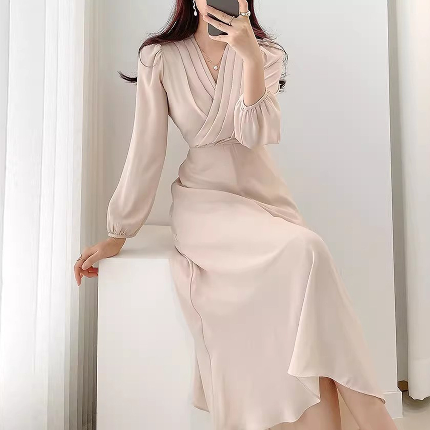 优雅气质V领压褶长袖连衣裙女早春季新款宽松百搭直筒裙中长款裙,女装/女士精品,连衣裙,淘宝优惠券,粉丝福利购,淘宝优惠卷