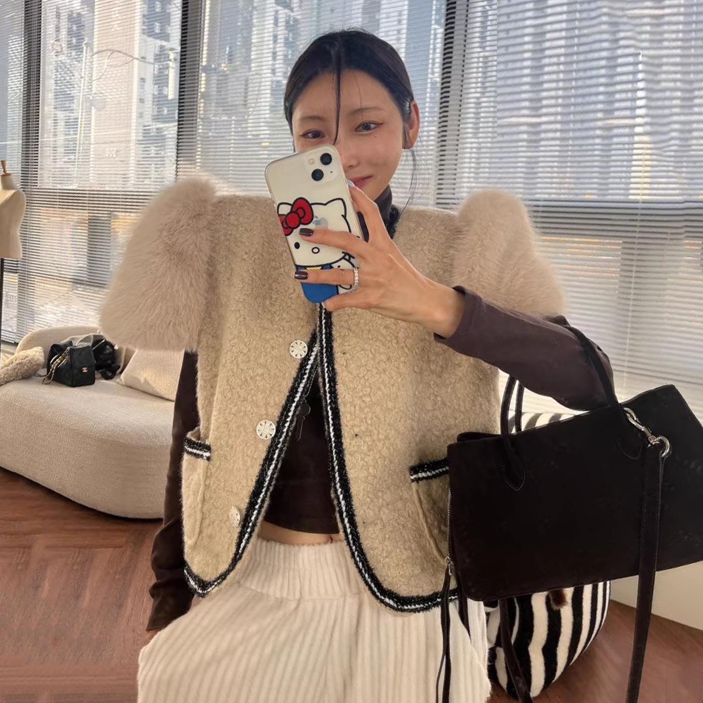 撞色镶边拼接毛茸茸短袖外套