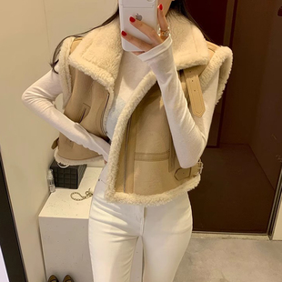 复古帅气皮毛一体羊羔毛马甲外套女2025冬季新款拼接皮扣无袖上衣