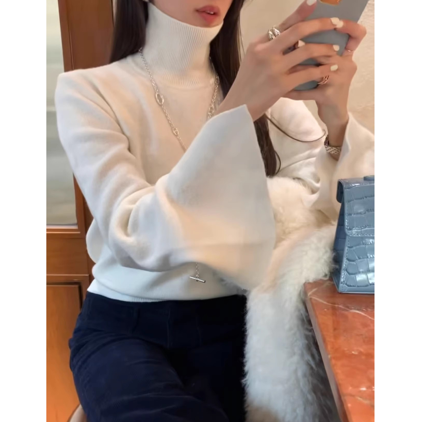 设计感高领袖口开叉喇叭袖毛衣