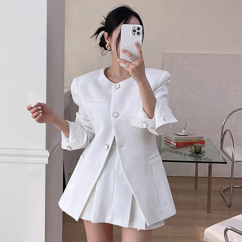 百搭小香风外套+高腰百褶半身裙