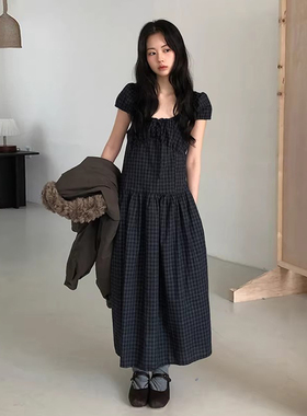 良良家复古格纹泡泡袖连衣裙女夏季设计感小众后绑带收腰显瘦长裙