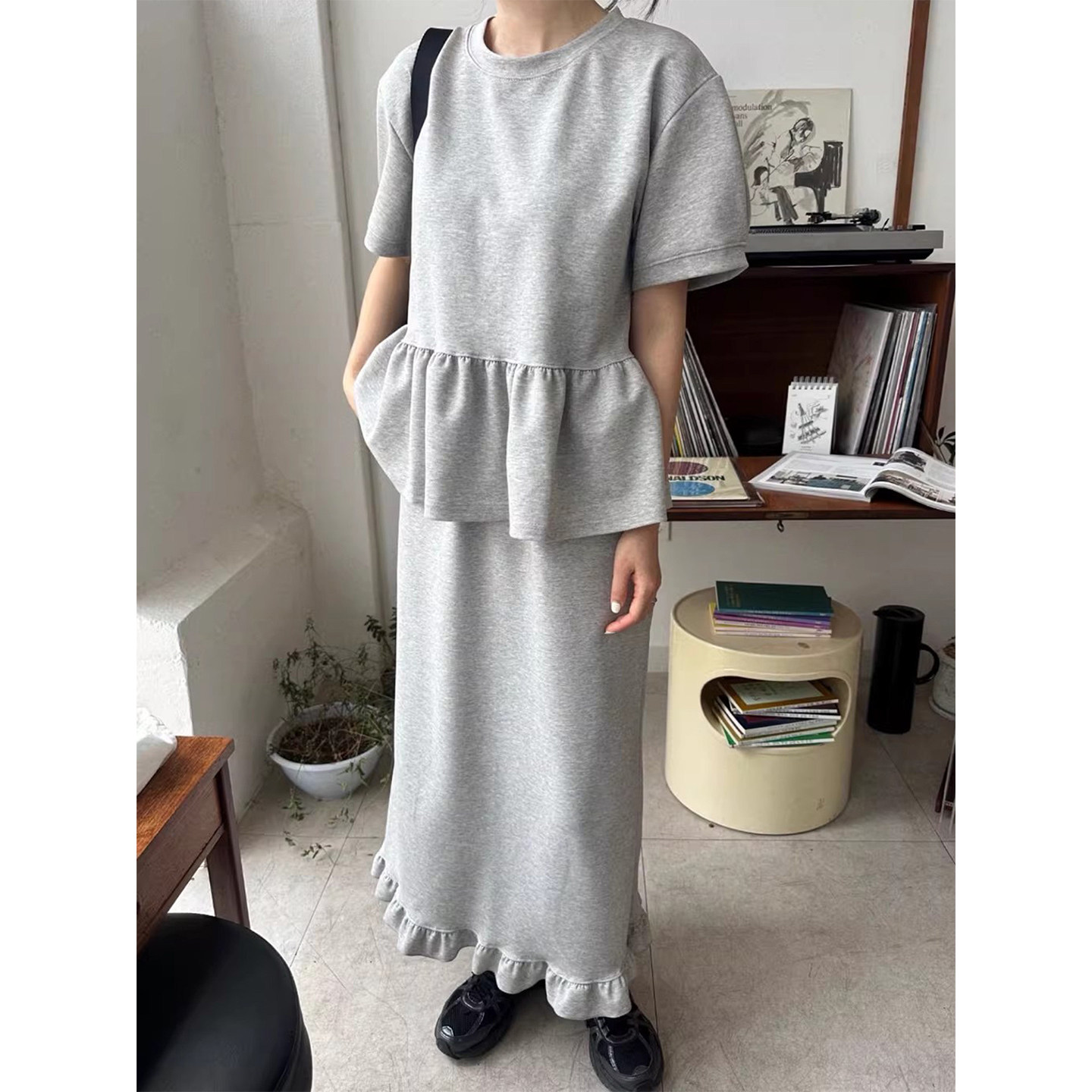 良良家时尚套装荷叶边短袖T恤女夏季新款高腰木耳边半身裙两件套