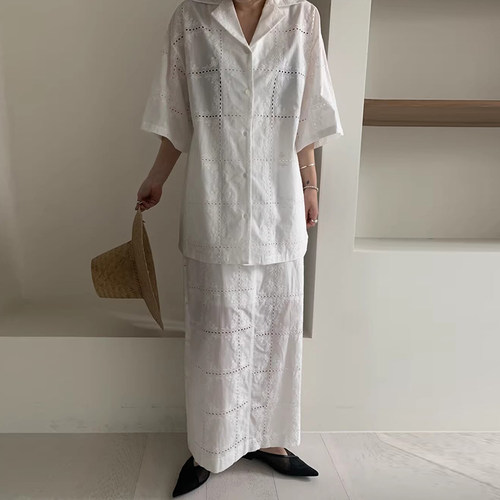 镂空钩花蕾丝衬衫+直筒半身裙