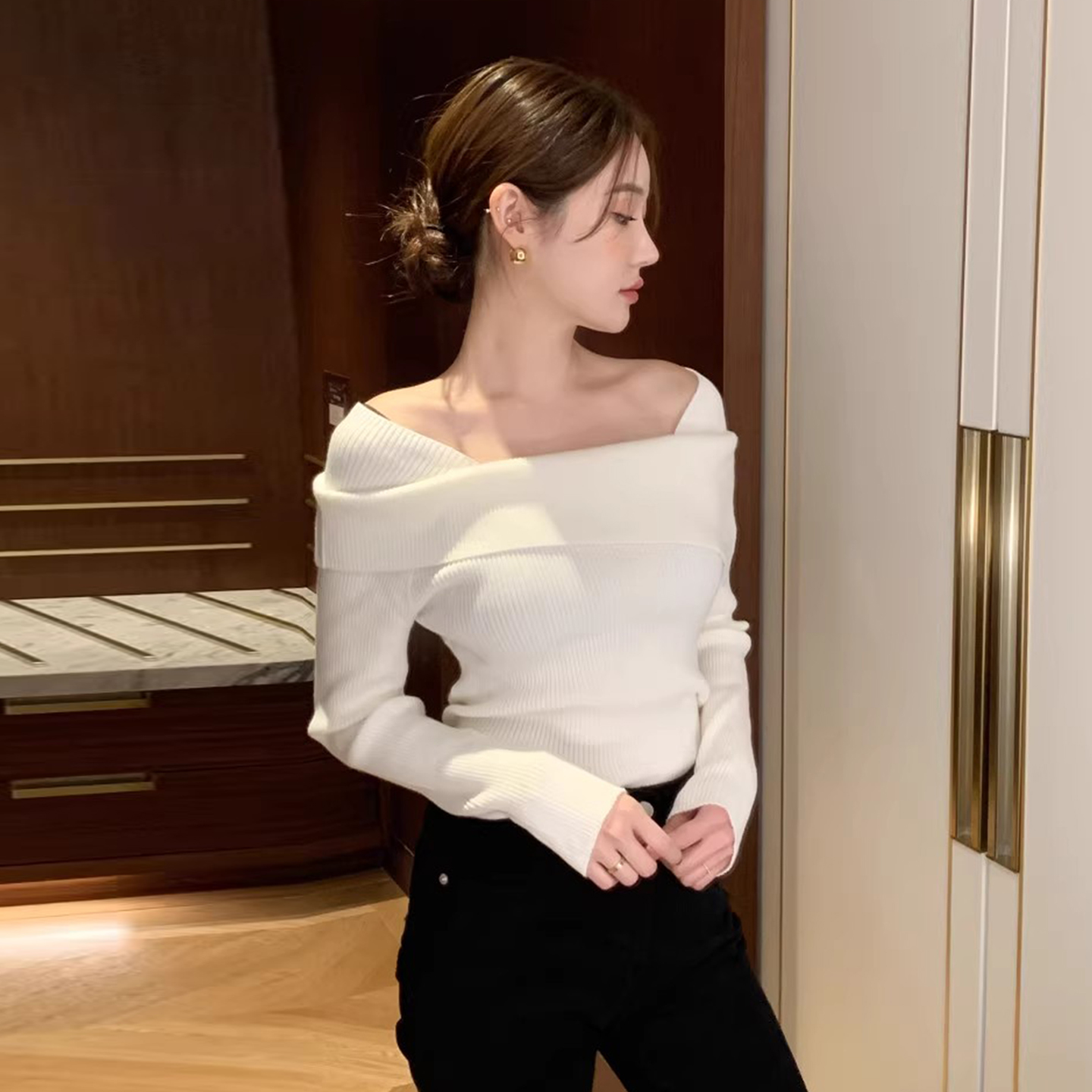 设计感一字领翻边软糯针织毛衣