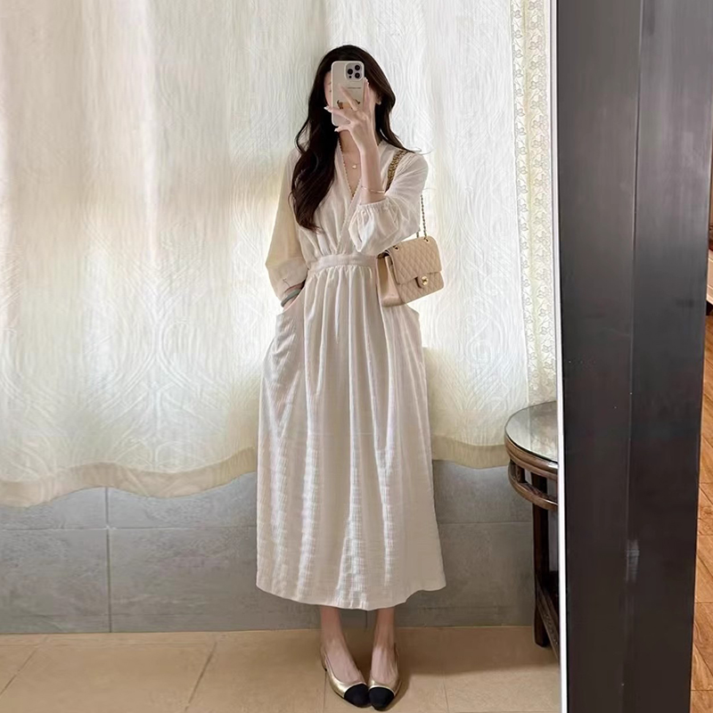良良家花边纹理V领连衣裙女