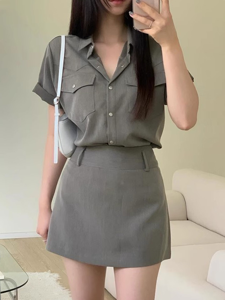 双口袋百搭短袖衬衫+包臀半身裙