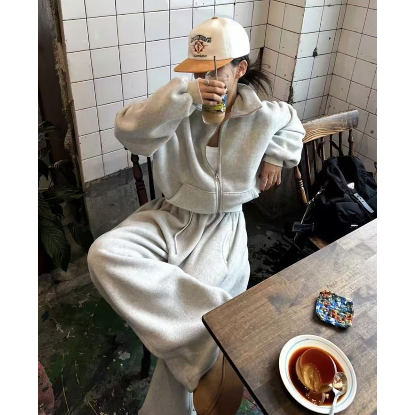 短款拉链卫衣外套+高腰抽绳长裤