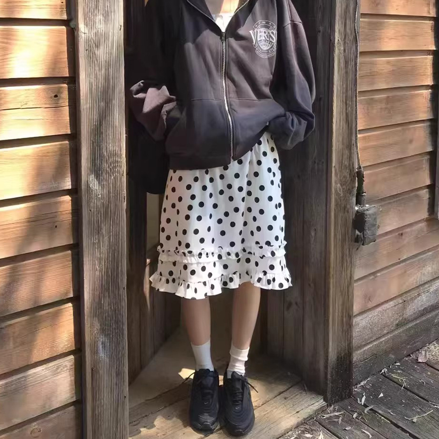 良良家 早春季新款甜美减龄波点提花木耳荷叶边系带高腰半身裙女