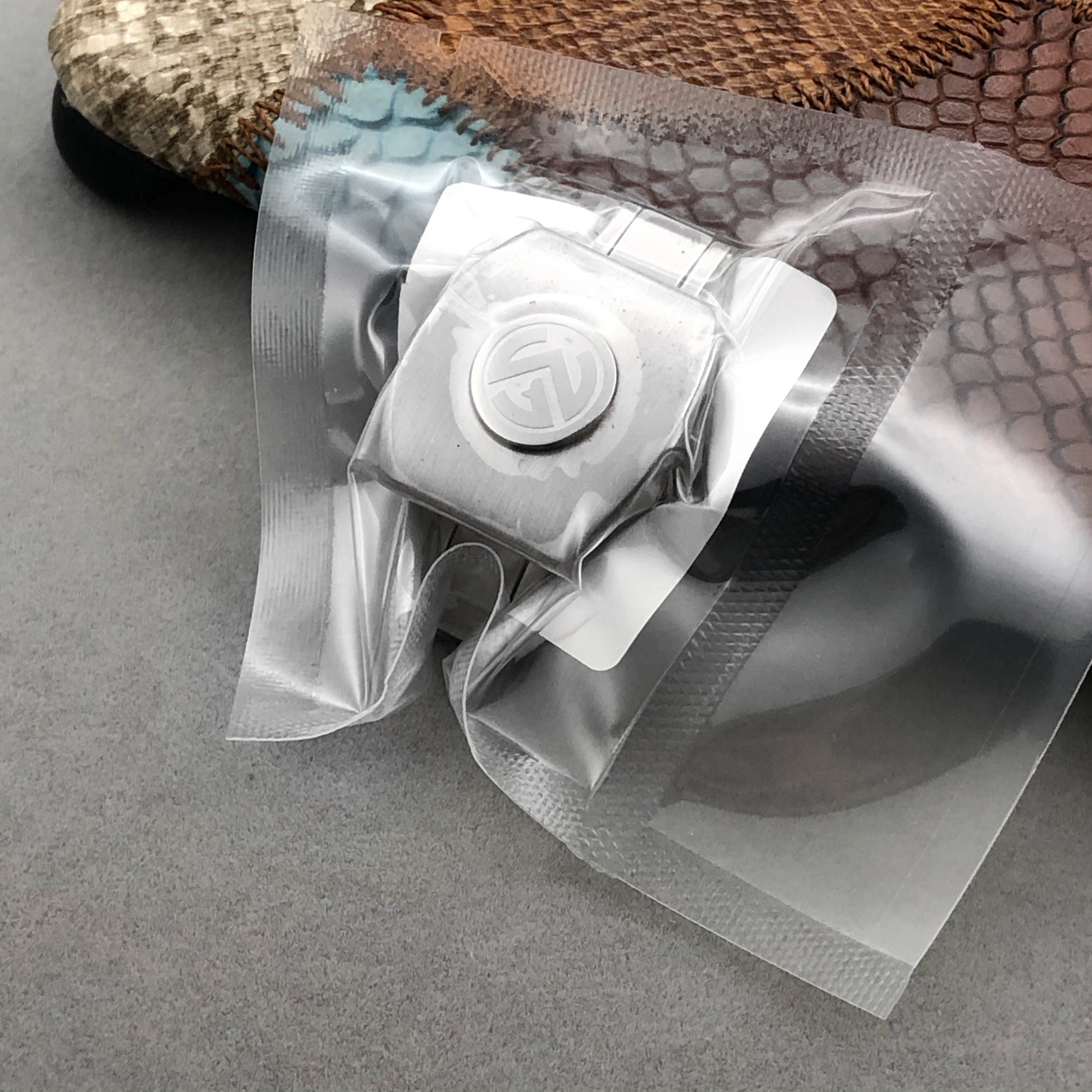 适配精钢银色双按蝴蝶扣