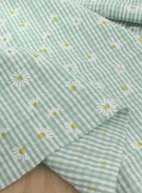 浅绿色胶印碎花泡泡提花条纹布料 上衣服装旗袍裙子短裤娃衣面料