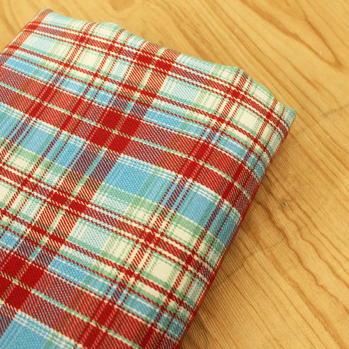 简约浅蓝红色垂感TR格子面料