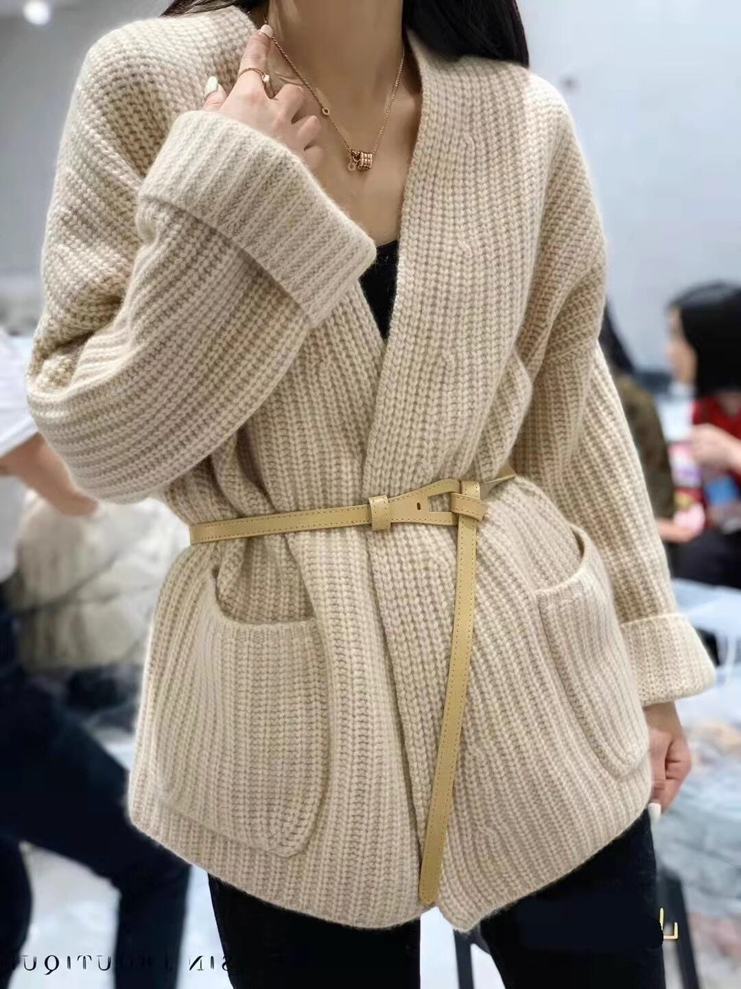 秋冬新款羊绒毛衣女设计感