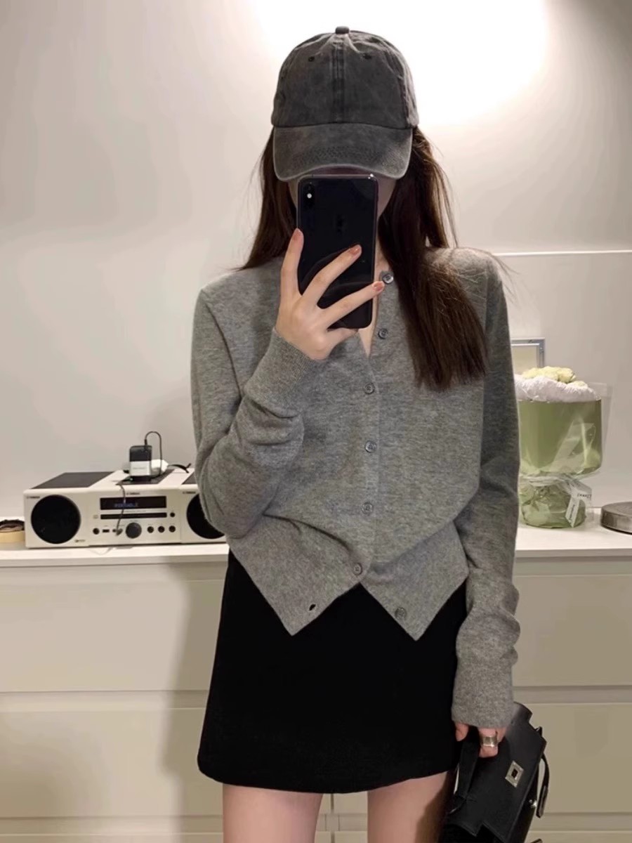 韩国简约洋气100%羊毛开衫女圆领春秋款高腰上衣宽松短款毛衣外套