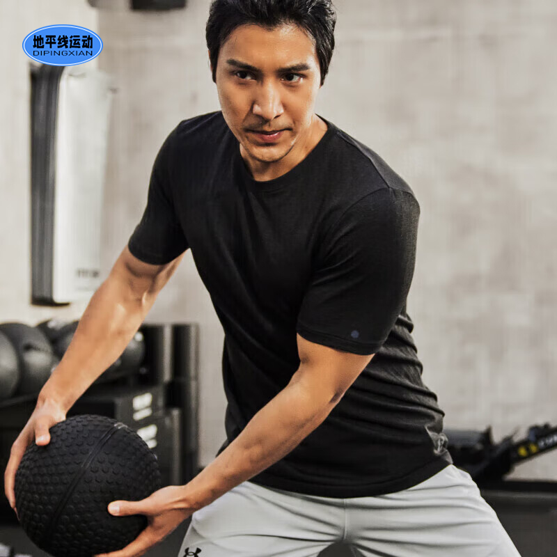 安德玛男子健身训练短袖T恤