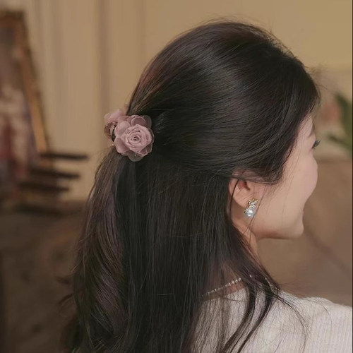 玫瑰之恋发夹女2025新款甜美风花朵抓夹优雅气质鲨鱼夹高级感头饰