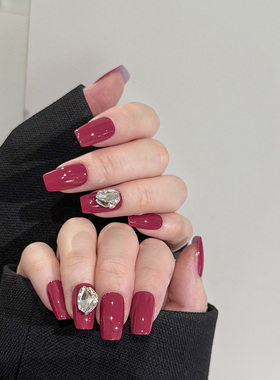 NailArt草莓熊穿戴甲高级显白中方短ins纯欲风氛围感学生美甲贴片