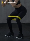 Эластичность йоги Fittergear с женскими ягодицами и напряжением с мужской фитнес -тренировкой.