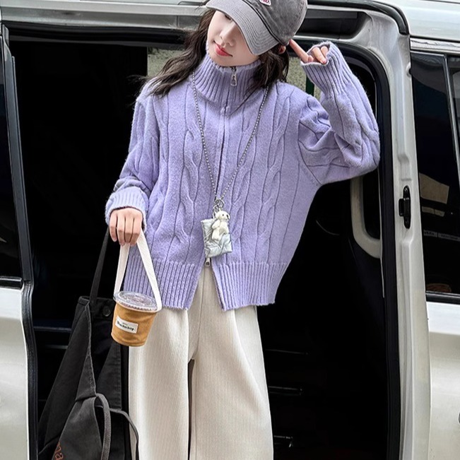 女大童紫色高领麻花毛衣