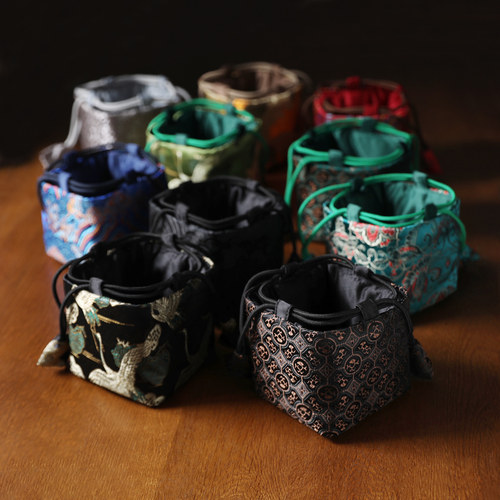 春泥中式复古加厚收纳包