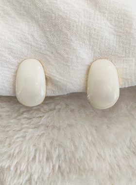 法式复古白色相思豆耳钉孤形轻奢气质耳环女小众设计感耳饰新B834