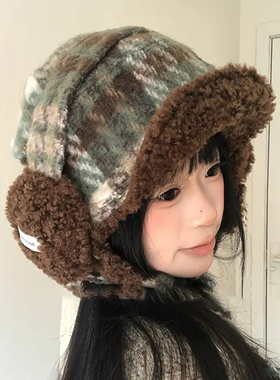 格纹毛绒护耳雷锋帽女保暖显脸小