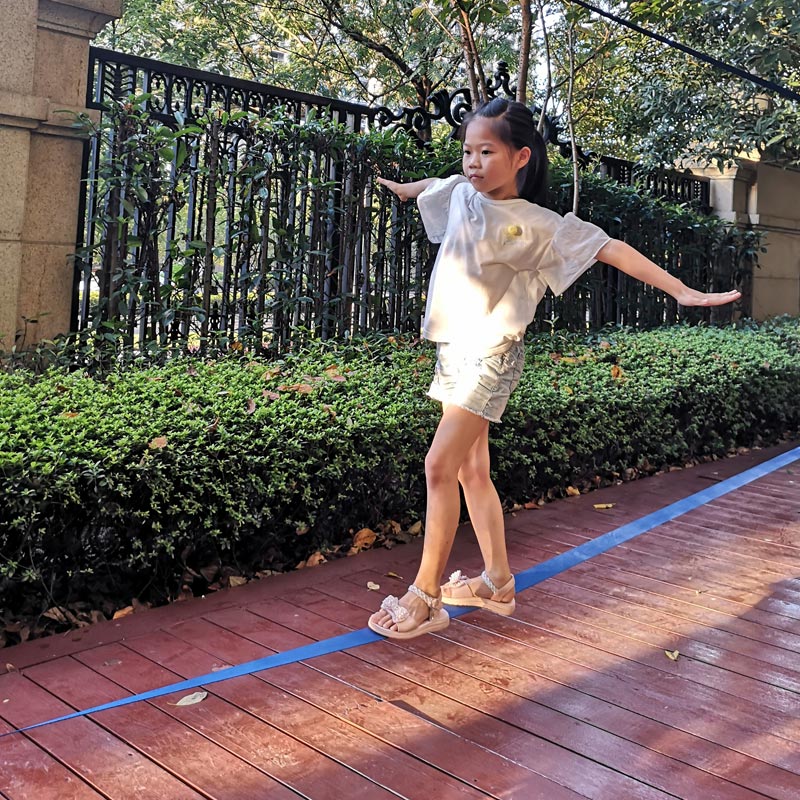 户外拓展运动体能锻炼平衡训练