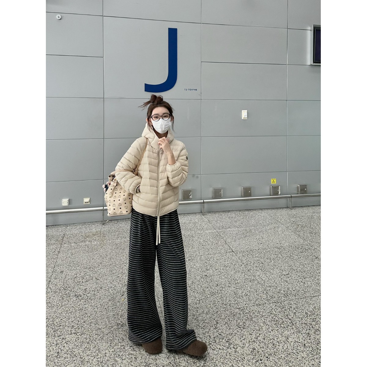 2024秋冬新款韩版宽松时尚保暖棉服外套女百搭黑色条纹阔腿休闲裤