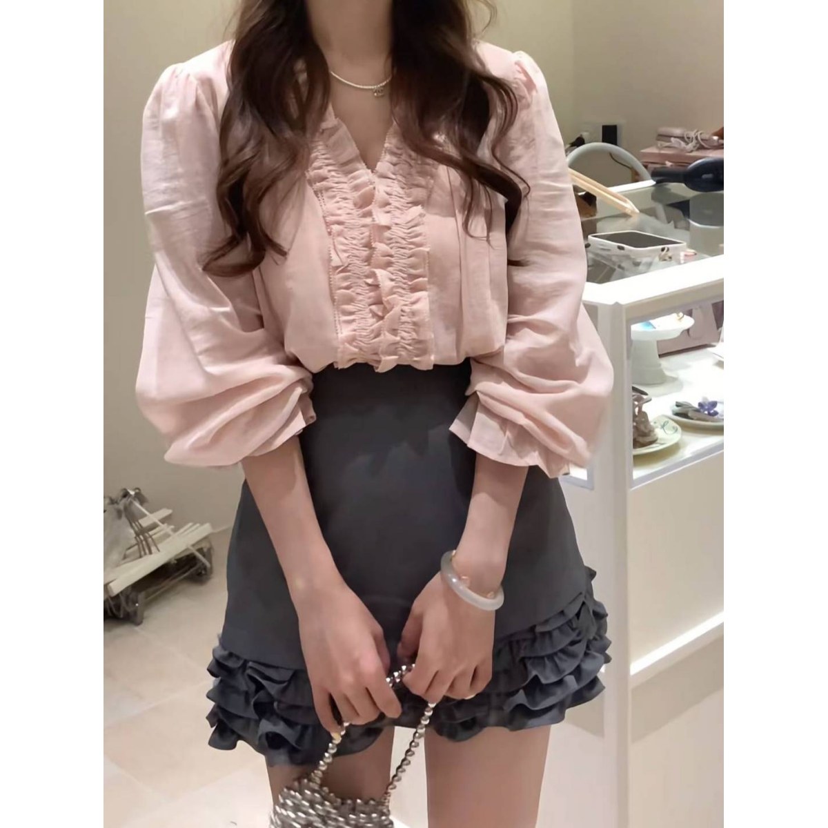 2025早春新款法式甜美粉色长袖衬衫女木耳边别致绝美上衣百搭半裙
