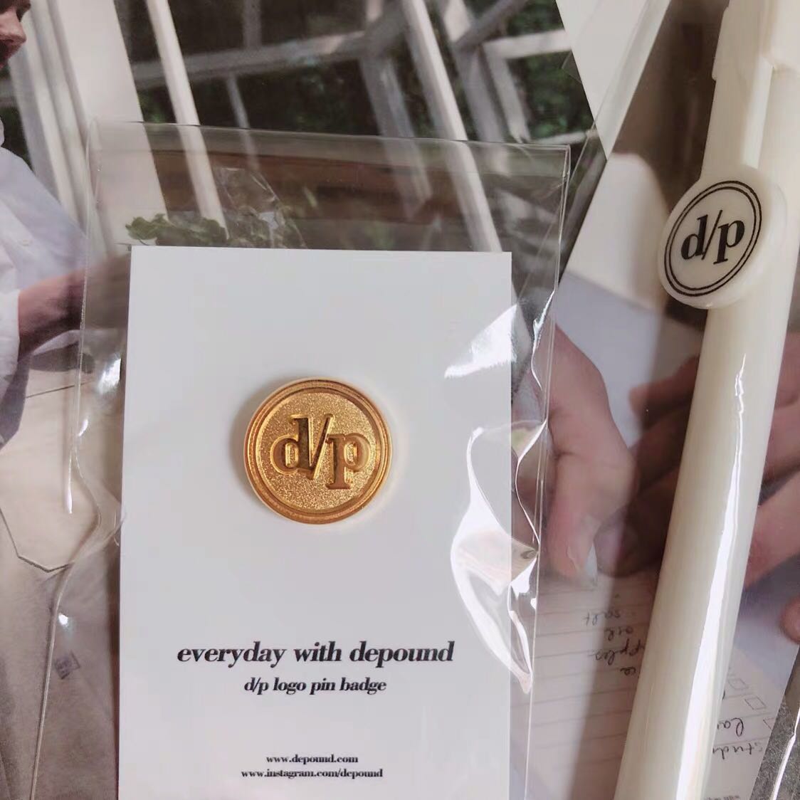 depound圆形金色徽章别针LOGO字母韩国直邮d/p官网正品设计师品牌