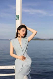 价格咨询 气质干练两件套 计师意大利高定重工珠绣西装 马甲阔腿裤