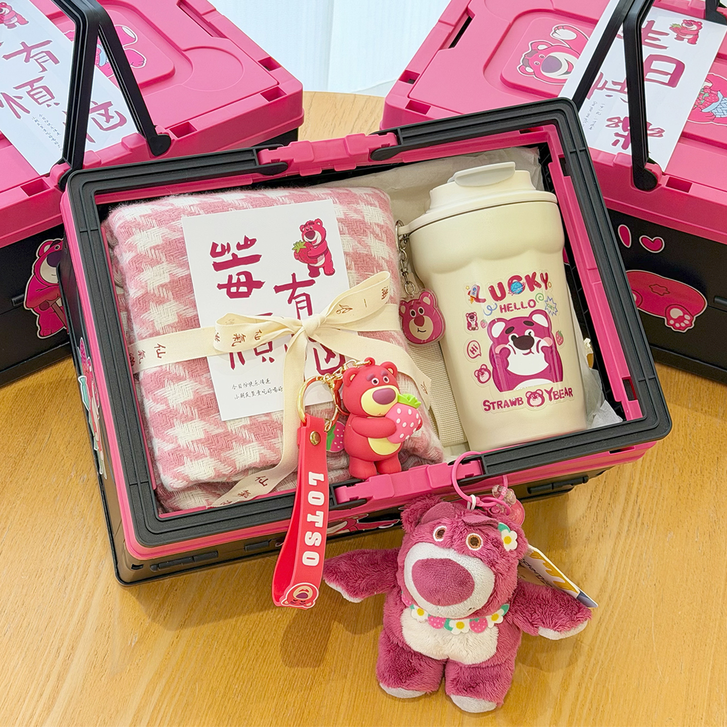 围巾礼盒草莓熊生日礼物女生闺蜜