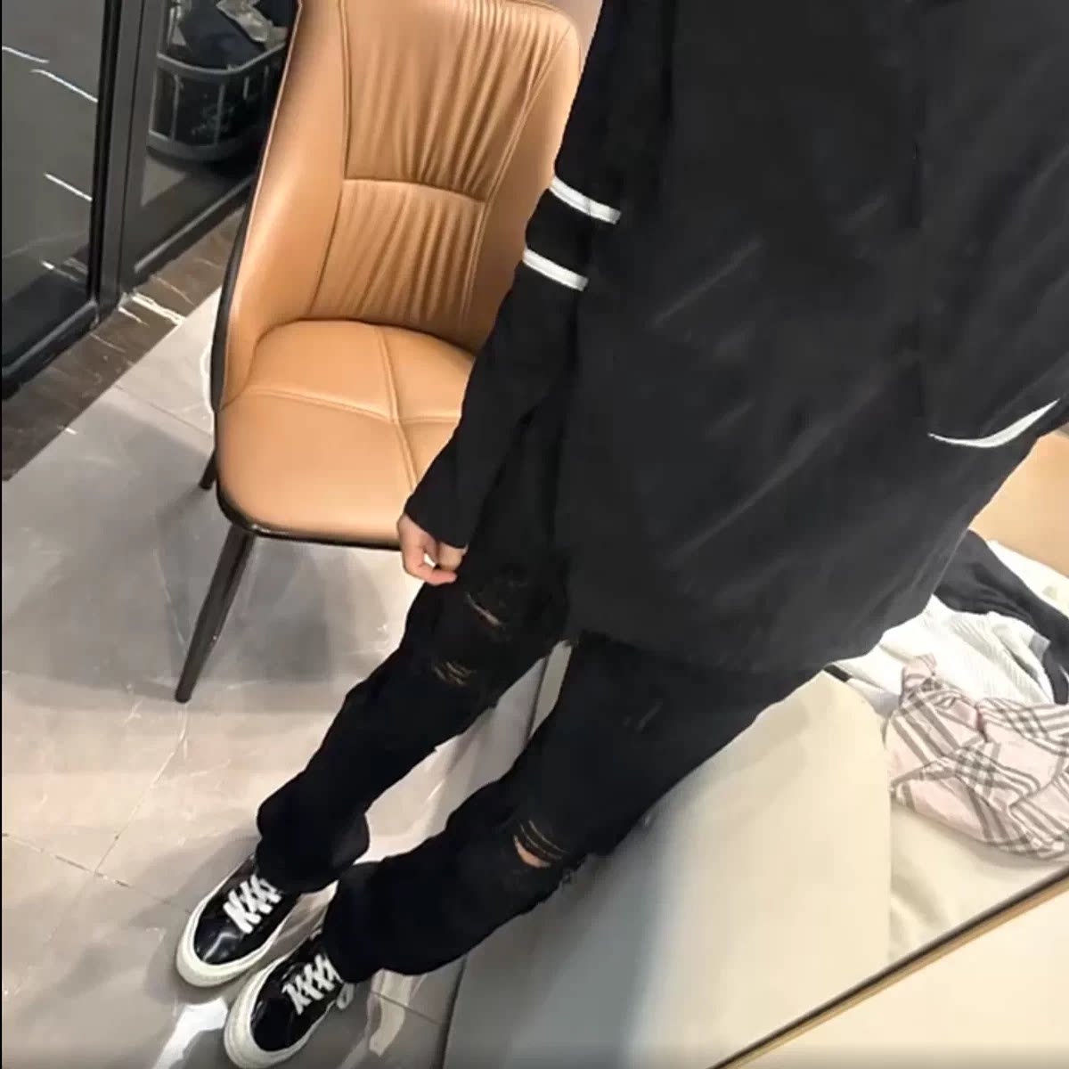 夏季高级感轻奢高街风黑色破洞牛仔裤男生修身小直筒潮牌高街长裤