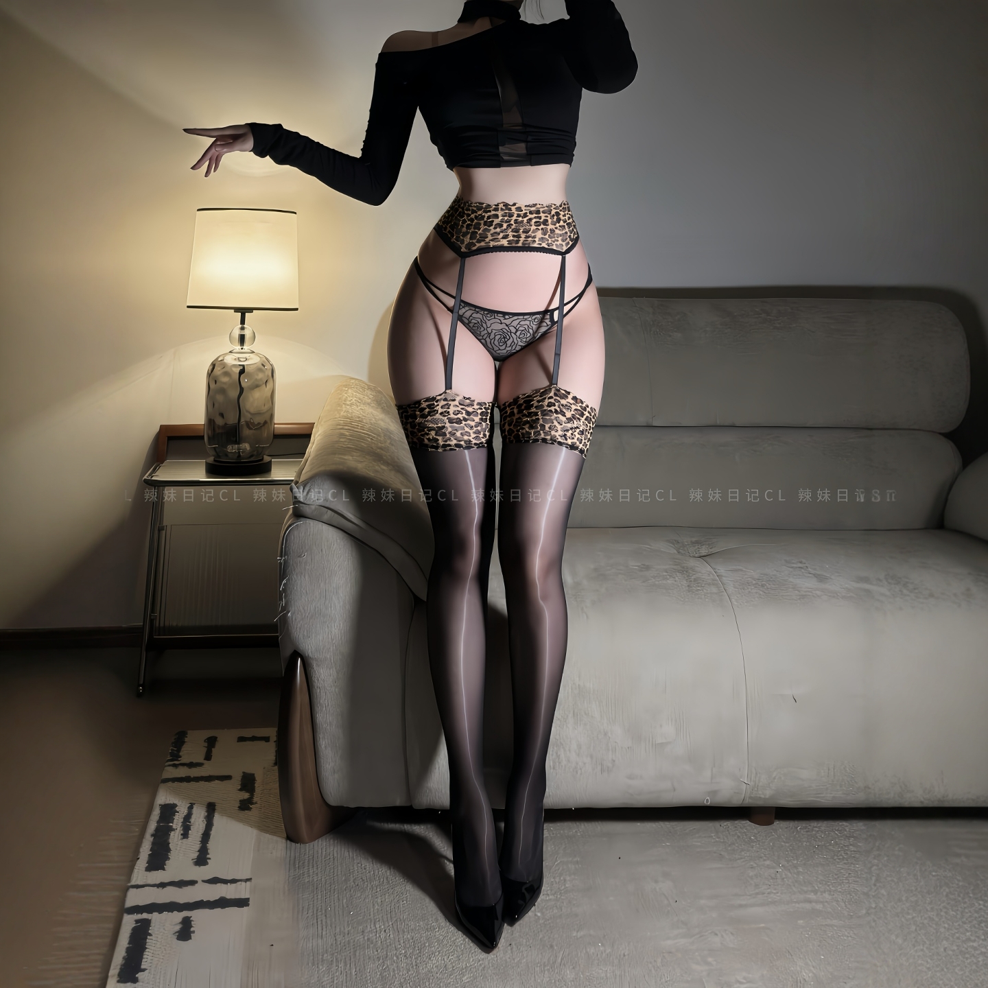 超薄极光豹纹花边吊带一体长筒袜