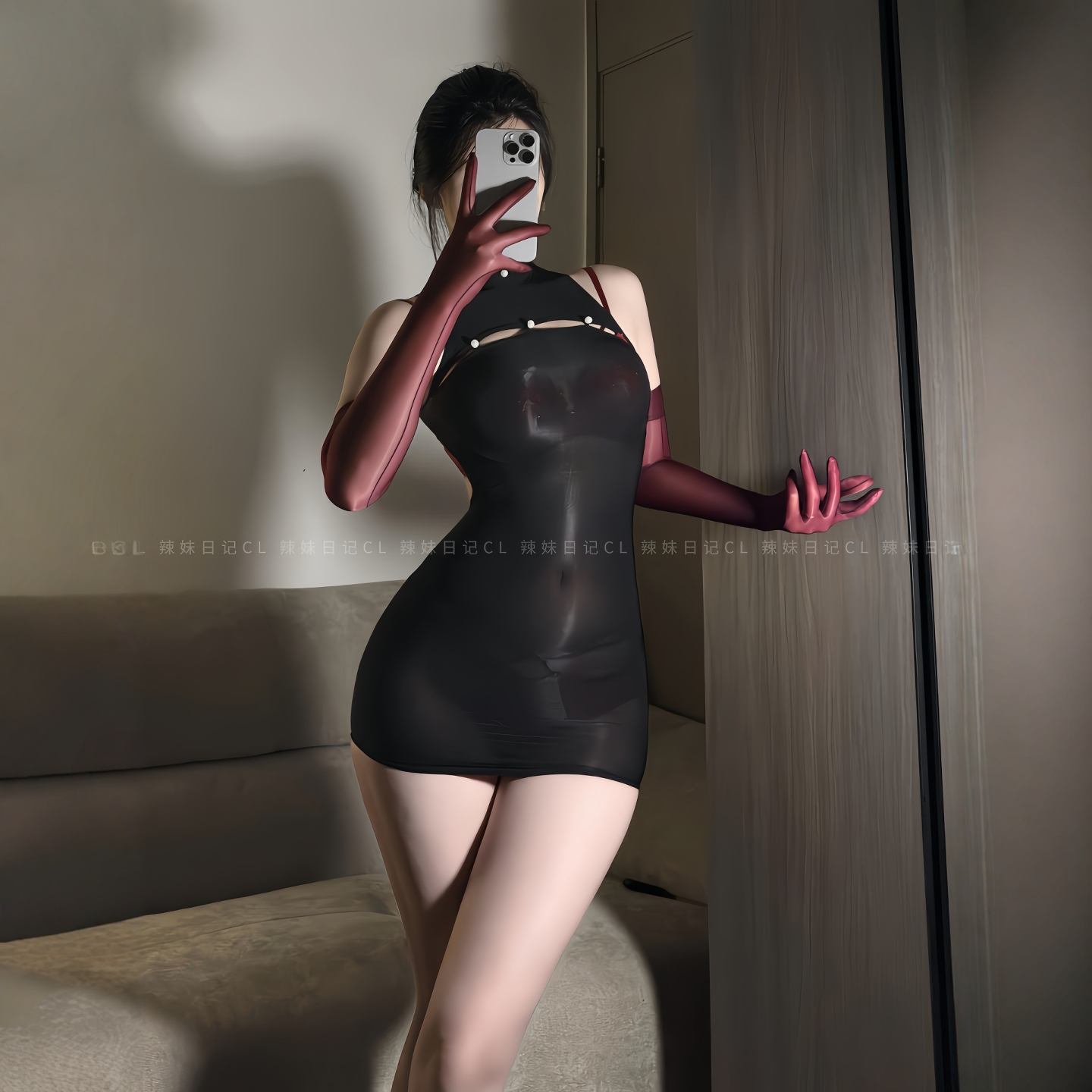 黑色油亮丝袜旗袍连体裙珍珠高领