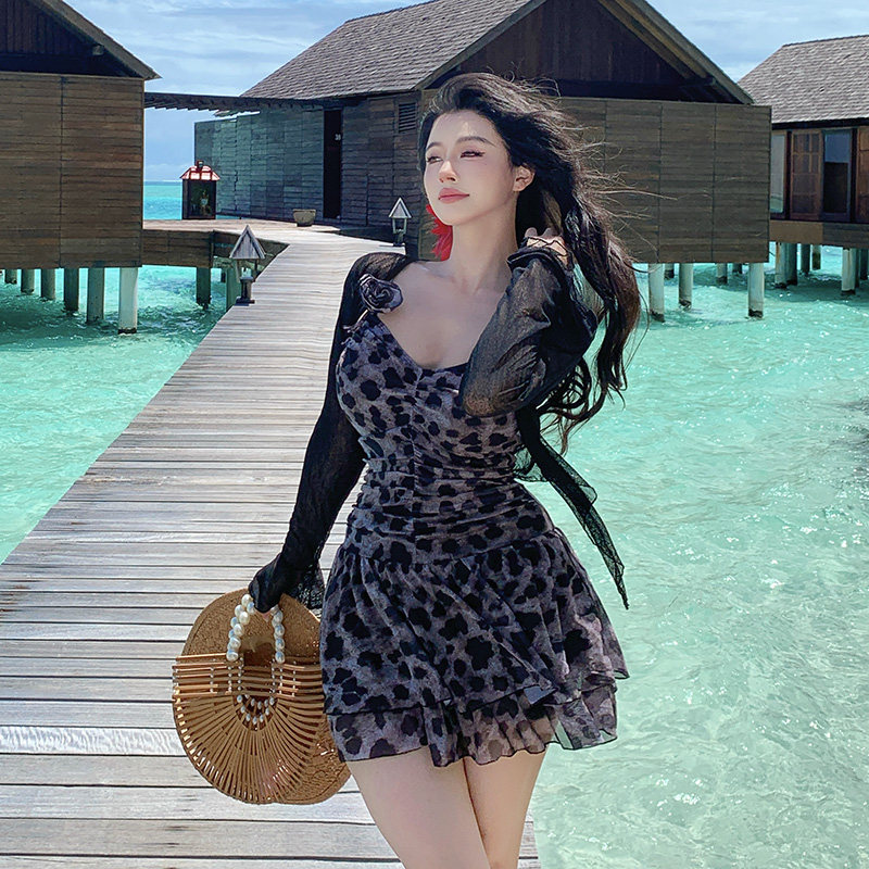 大码泳衣女款连体裙式长袖罩衫性感大胸胖mm遮肉海边度假风泡温泉