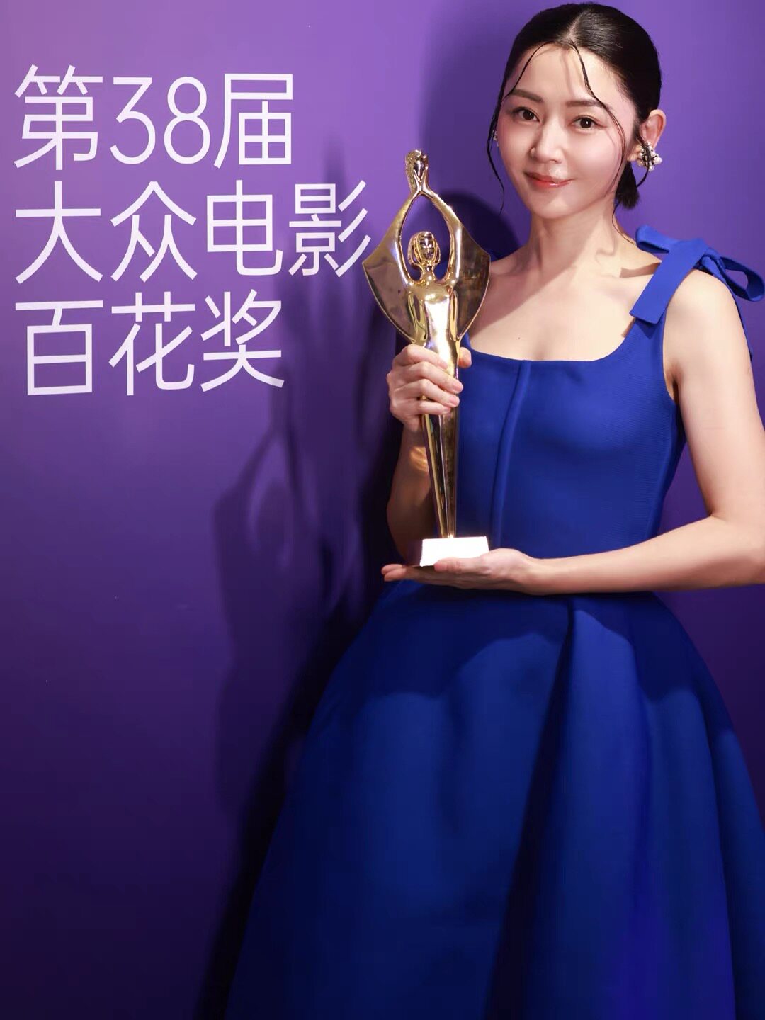 卫诗雅同款连衣裙蓝色方领露背礼服裙女夏新款