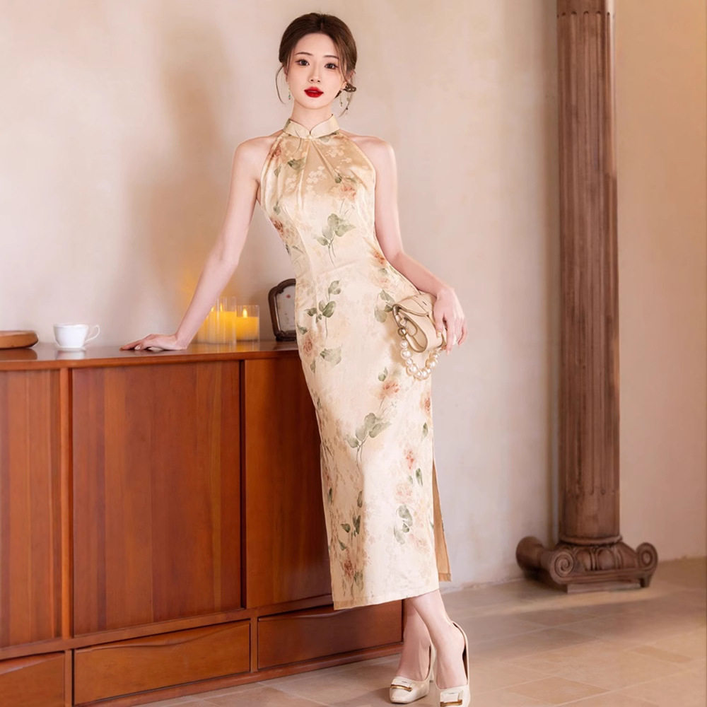 靓依铺2026春款旗袍改良年轻款挂脖连衣裙无袖新中式感