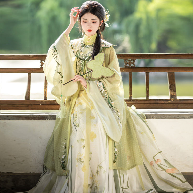 新款成人香合竖领大襟衫马面裙云肩明制汉服簪花女中国风夏款套装